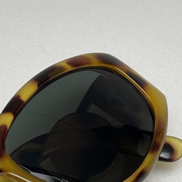GIANNI VERSACE Vintage 1996 Light Brown Tortoise Frame Sunglasses Gold Medusa MO